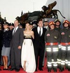 《世贸中心》主创邀消防员警察助阵威尼斯首映